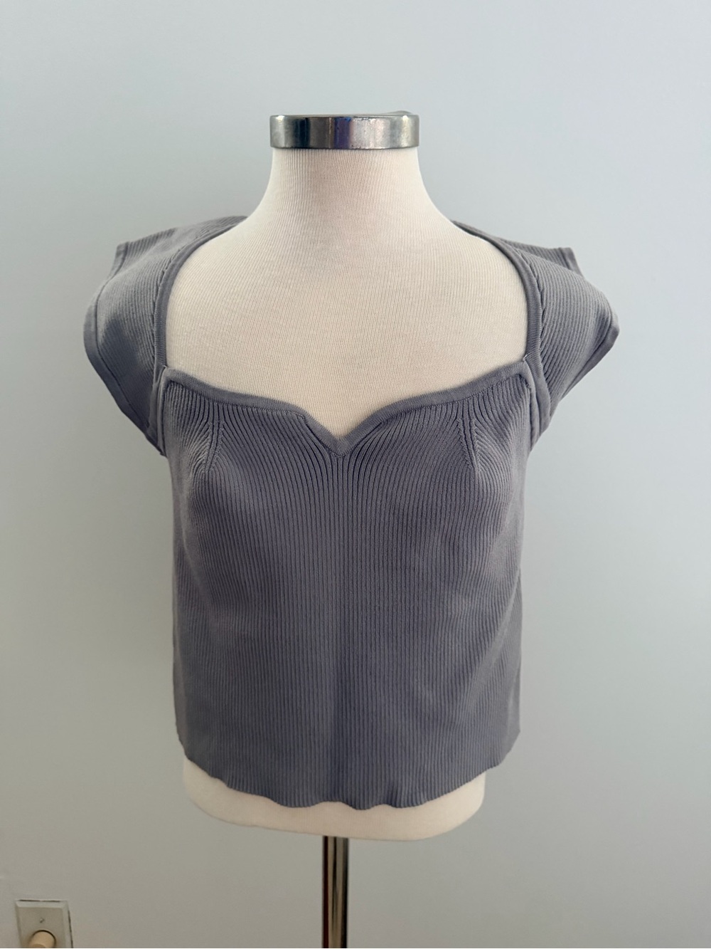 House of Harlow 1960 Gray Ribbed Sweetheart Top